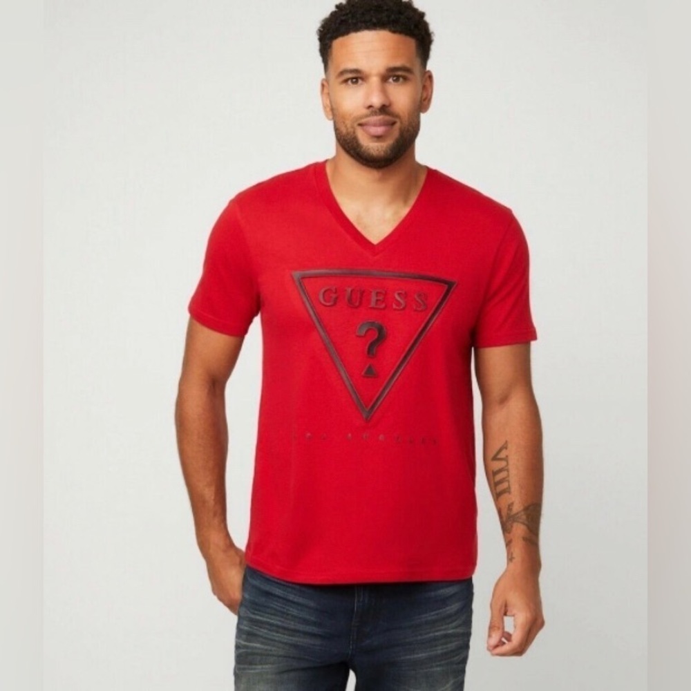 Guess Men's Classic Logo Red T-Shirt size large